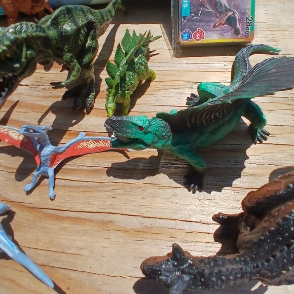 Dinosaur Play Set with Large Mat and Figurines - Picture 6 of 12